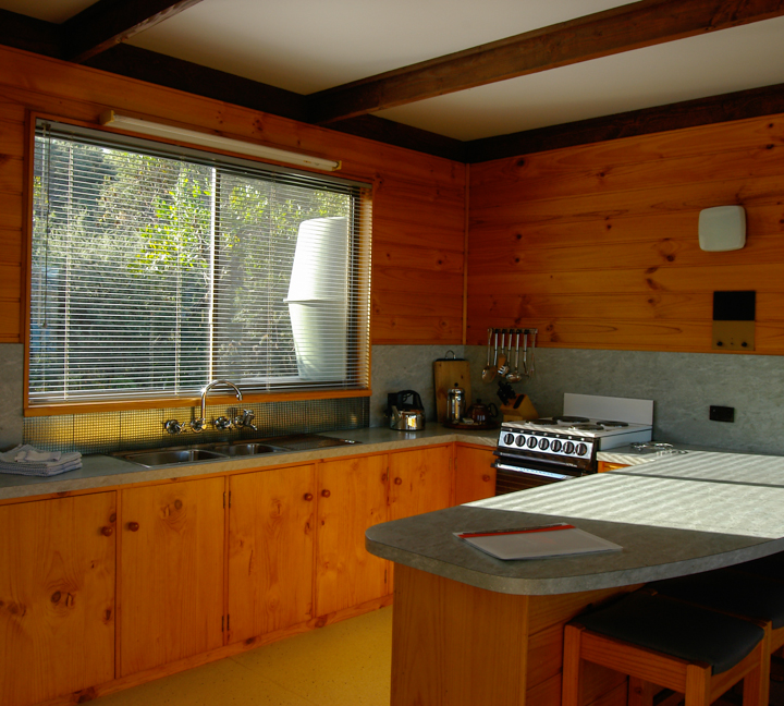 freycinet accommodation coles bay cottage kitchen