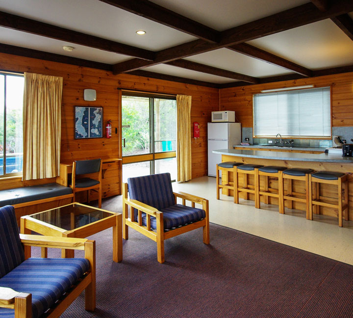freycinet accommodation coles bay living room
