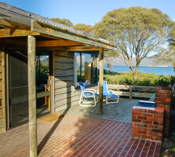 freycinet accommodation coles bay cottages bbq area