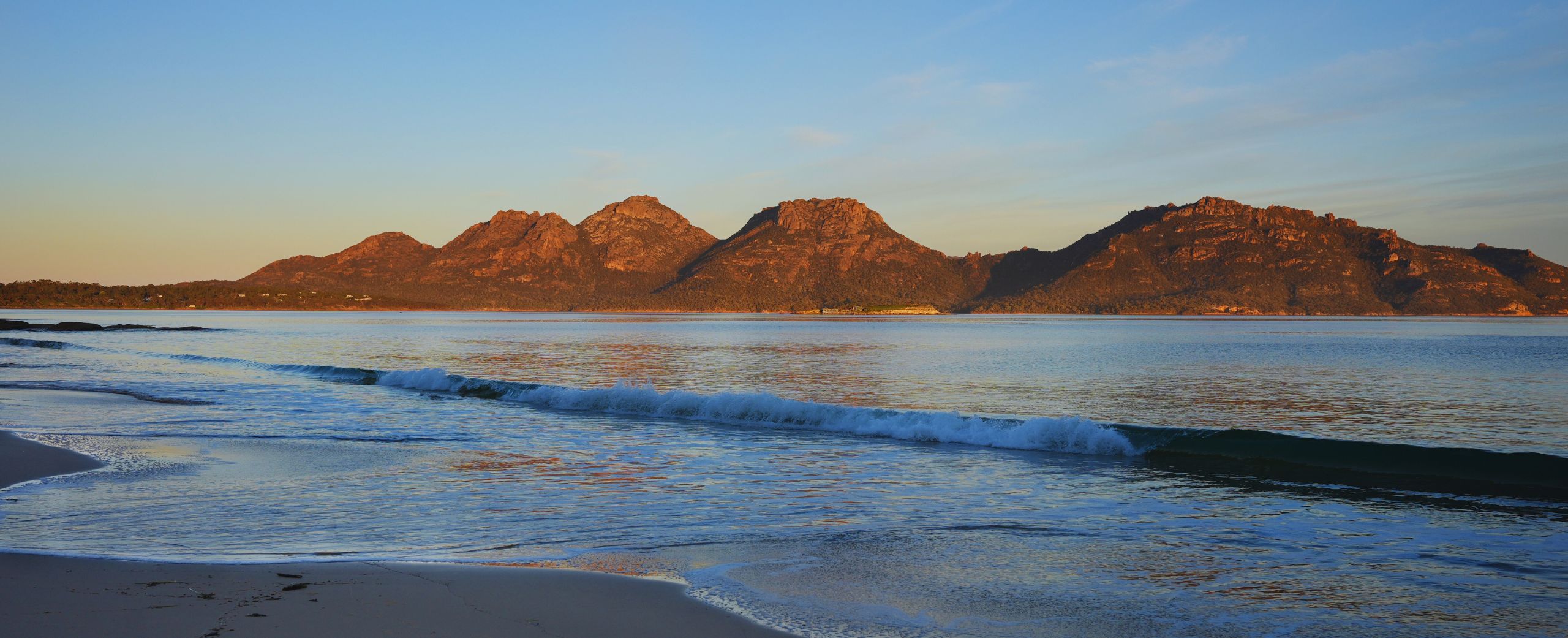 Edge of the Bay beach and Hazards mountain view
