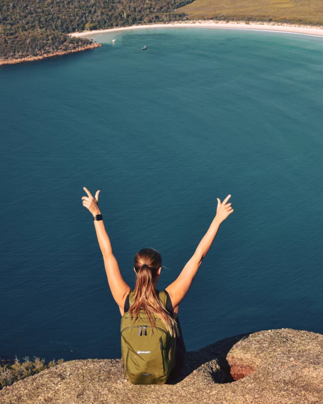 😀 Happy Global Wellness Day! Hiking to spectacular look outs and breathing in the freshest air in the world seems to us like great ways to celebrate 💚📸 thanks to @dustandsaltstudio_#edgeofthebayresort #globalwellnessday2025 #discovertasmania #freycinetnationalpark