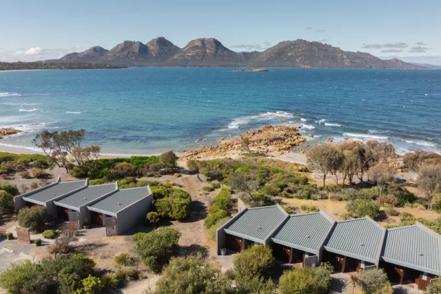 This is what we mean by Edge of the Bay 🤩 ...the rooms you can see are our Ocean View Studios👌Head to the link in our bio to book your winter escape, spring getaway and summer retreat 😍