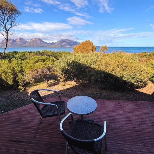☕️ One of the best spots to enjoy a morning cuppa or end of the day drinks. Take it all in from the private terrace of your Ocean View Studio 😎#EdgeoftheBayFreycinet #SeeAustralia #FreycinetPeninsula #IntrepidTravel #discovertasmania