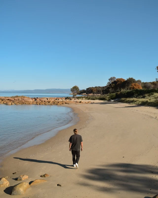 For the lover of long walks on deserted beaches where yours could be the only footprints…become a winter person and book your Edge of the Bay escape today 💙🧡📸 @dustandsaltstudio_#EdgeoftheBayFreycinet #FreycinetPeninsula #IntrepidTravel #discovertasmania #offseason2025