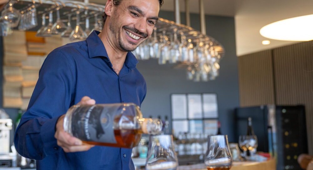 Tasmanian whisky tasting at Edge of the Bay