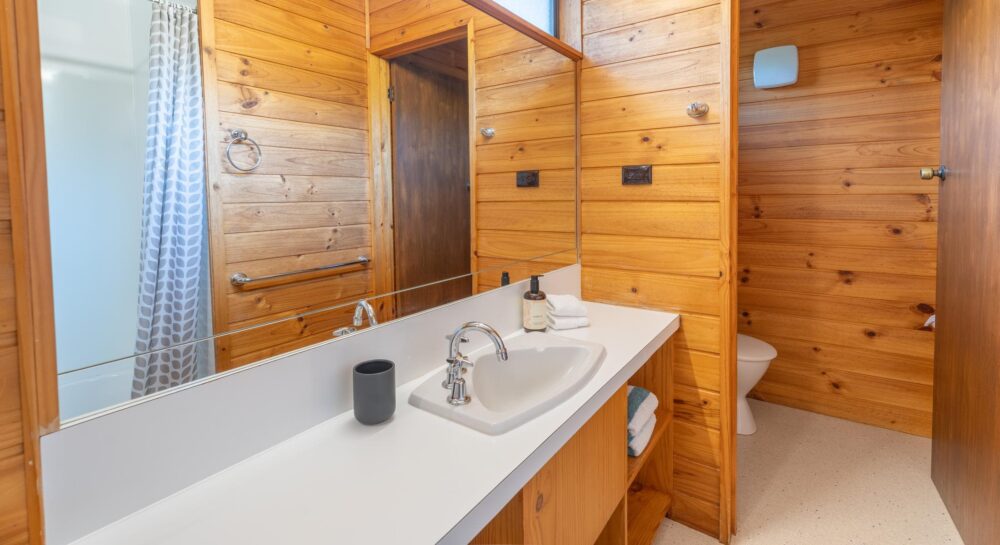 Vintage Chalet bathroom at Edge of the Bay