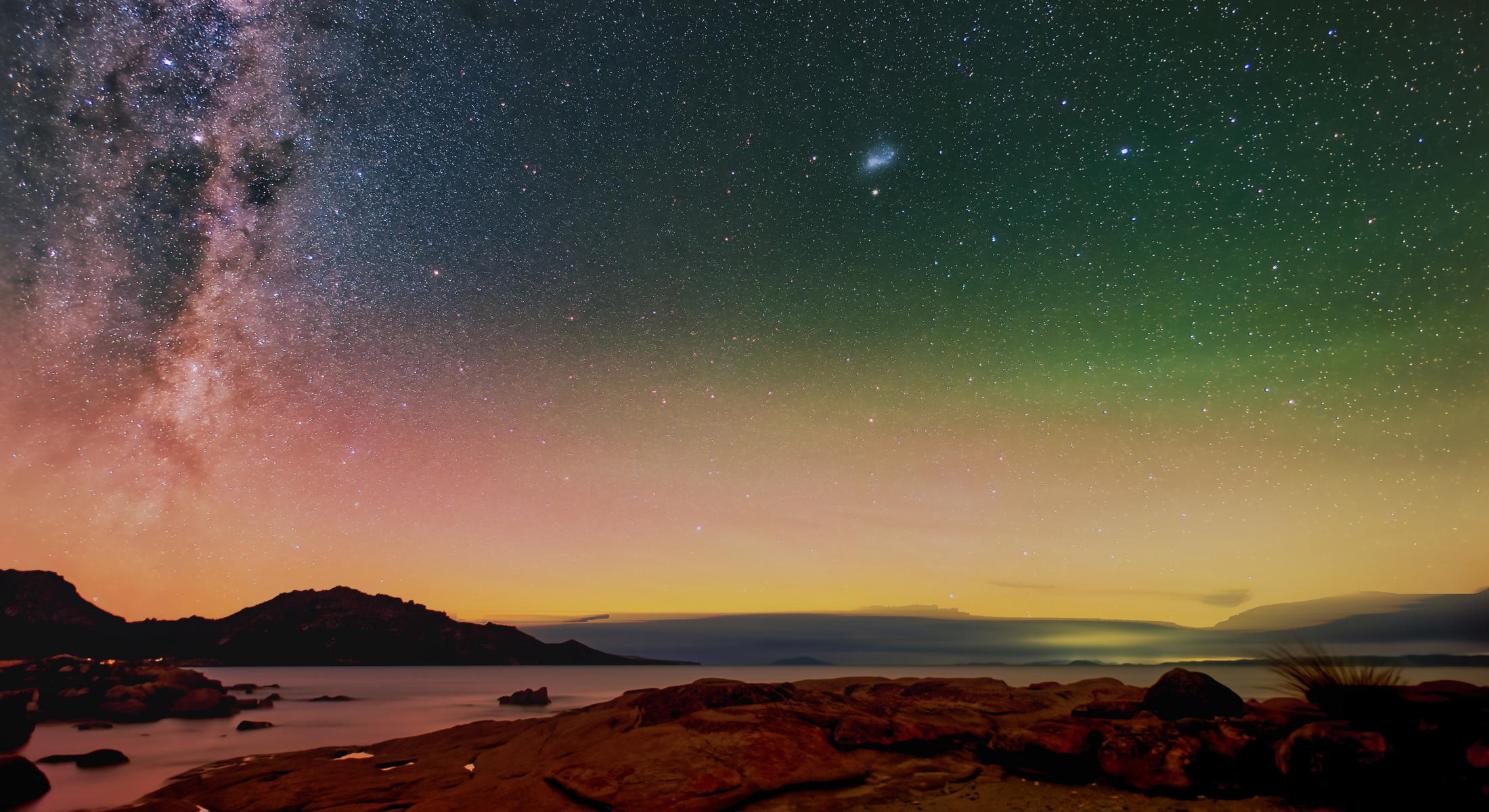 Aurora Australis southern lights from Edge of the Bay